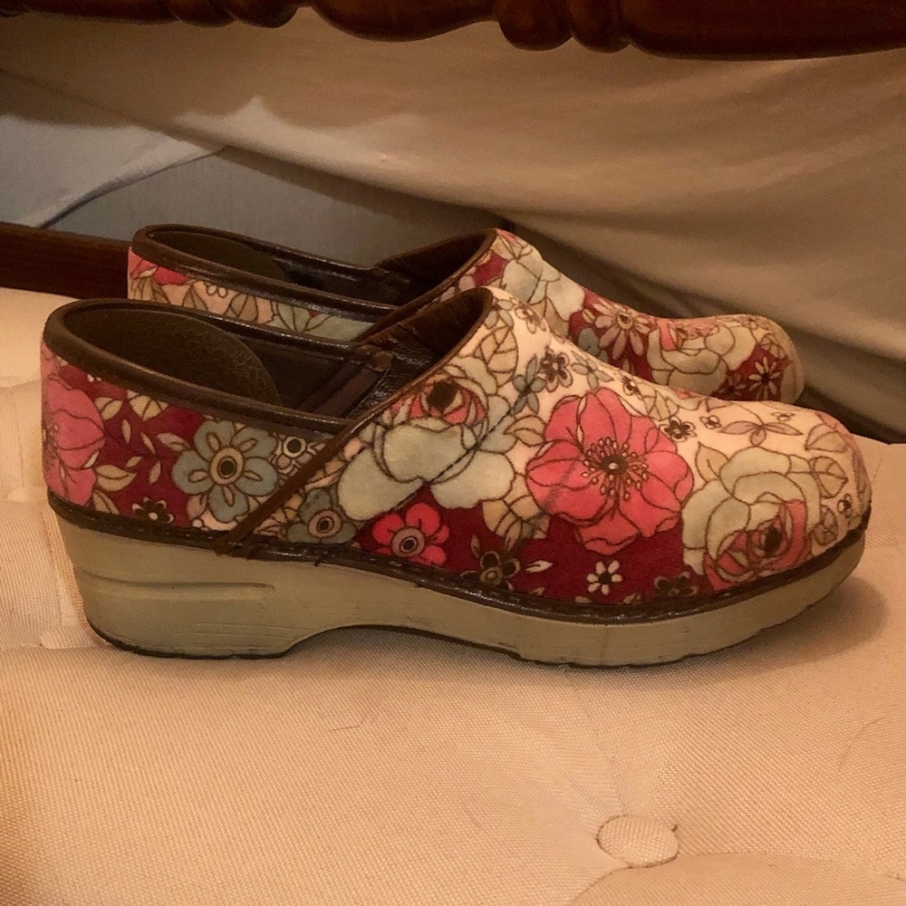 Sanita floral vegan danish design clogs